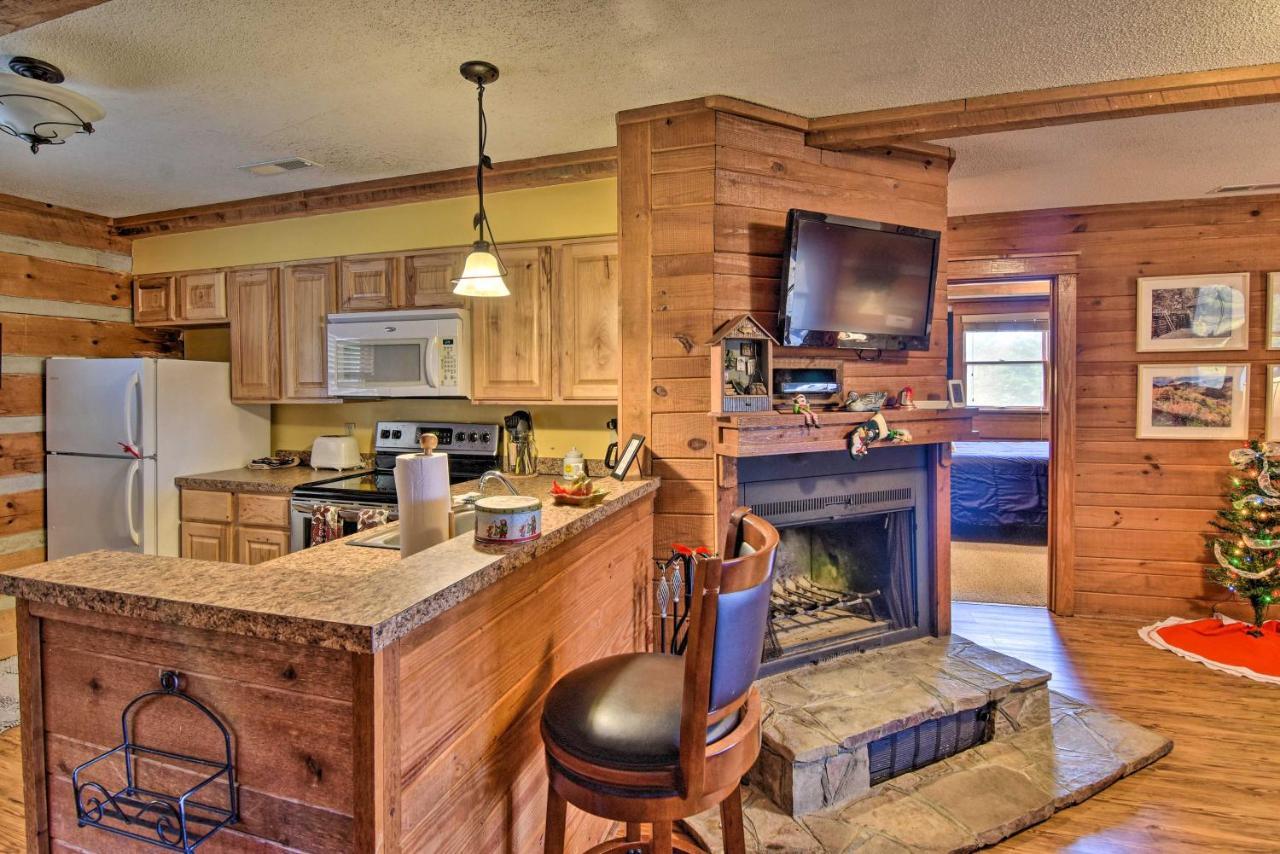 Cozy Cabin With Hot Tub And Smoky Mountain Views! Βίλα Bryson City Εξωτερικό φωτογραφία