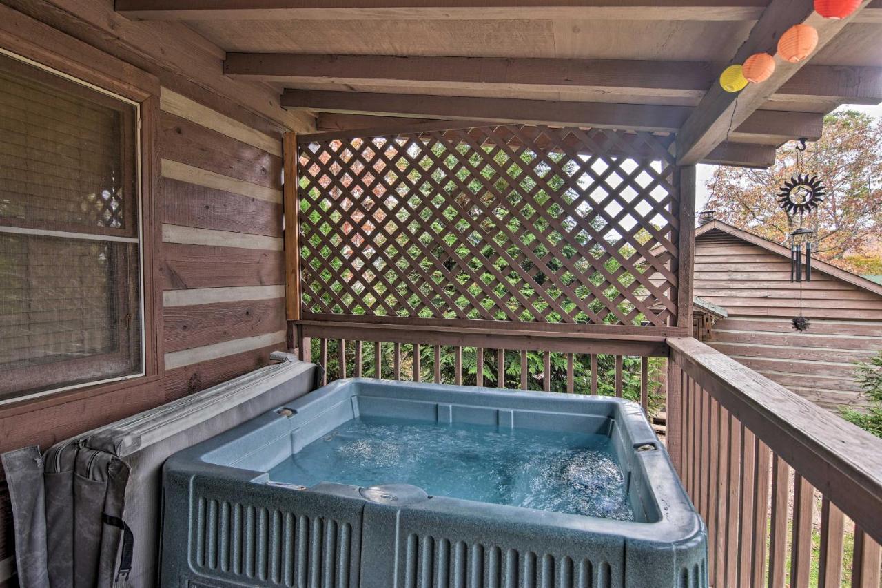 Cozy Cabin With Hot Tub And Smoky Mountain Views! Βίλα Bryson City Εξωτερικό φωτογραφία